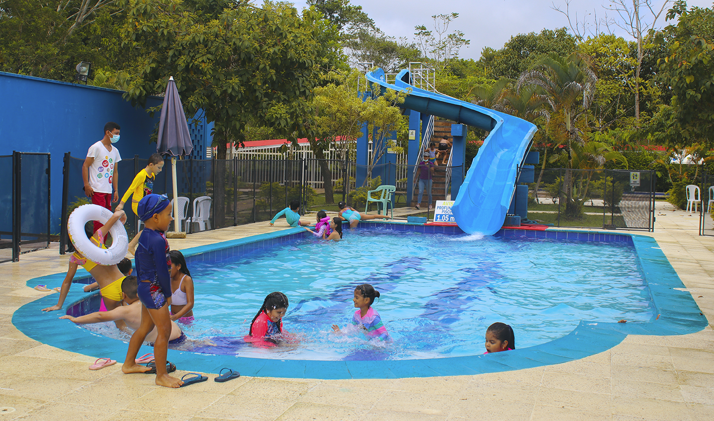centro-recreacional-centenario-disfrutar-piscina